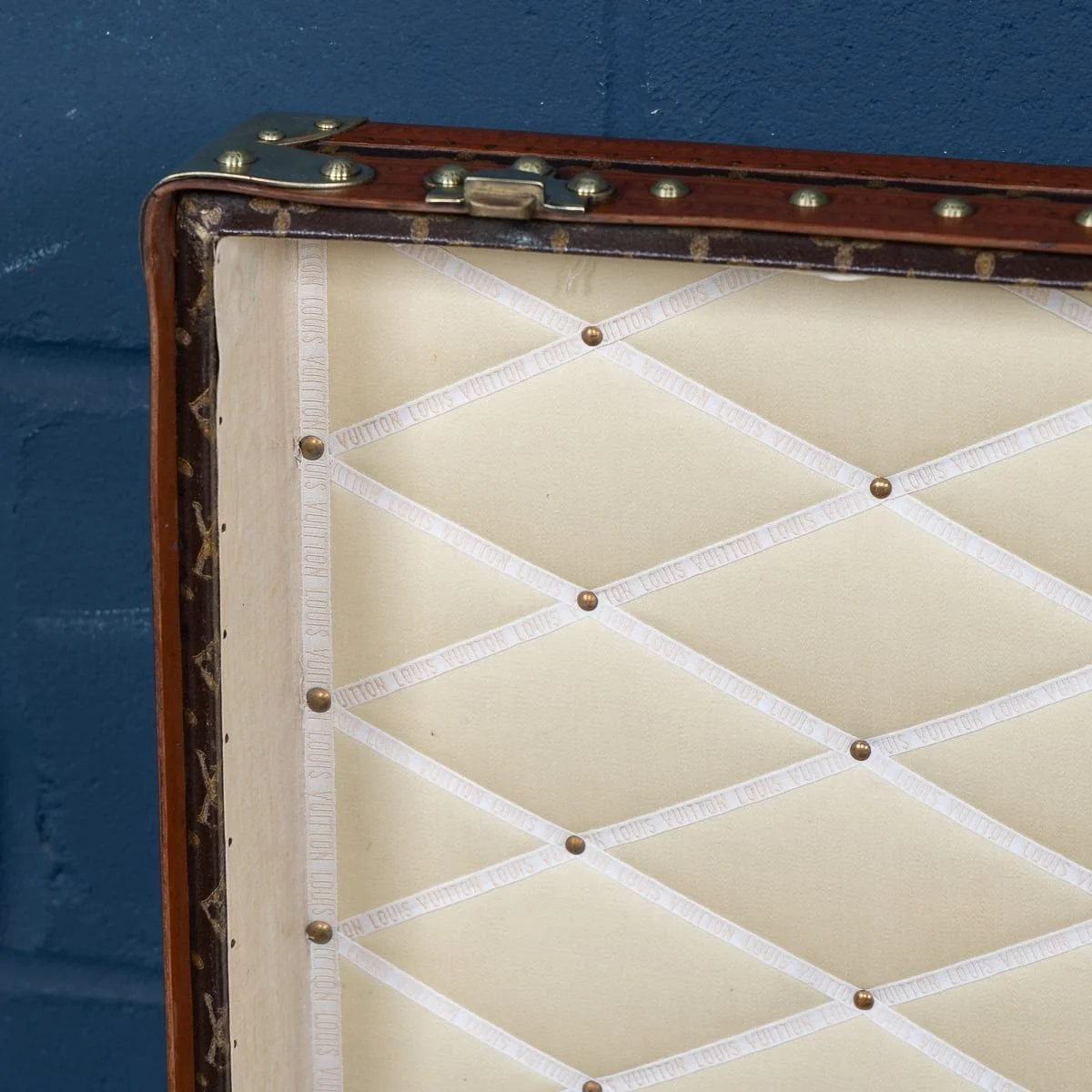 PUSHKINS.COM - B12020h - 20thC LOUIS VUITTON CABIN TRUNK IN MONOGRAM CANVAS, FRANCE c.1930 - 19.jpg