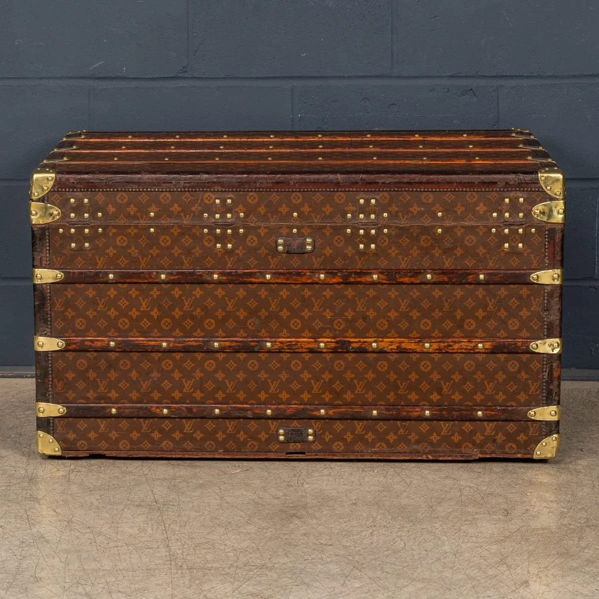 PUSHKINS.COM - B11869d - ANTIQUE 20thC LOUIS VUITTON TRUNK IN MONOGRAM CANVAS, FRANCE c.1910 - 06.jpg