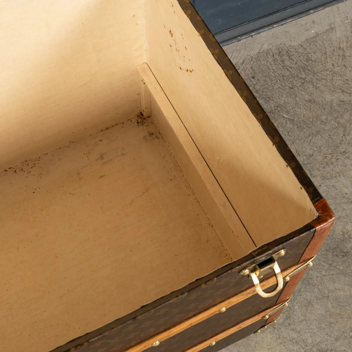 PUSHKINS.COM - B12347 - ANTIQUE 20thC LOUIS VUITTON STEAMER TRUNK IN MONOGRAM CANVAS, FRANCE c.1920 - 14.jpg