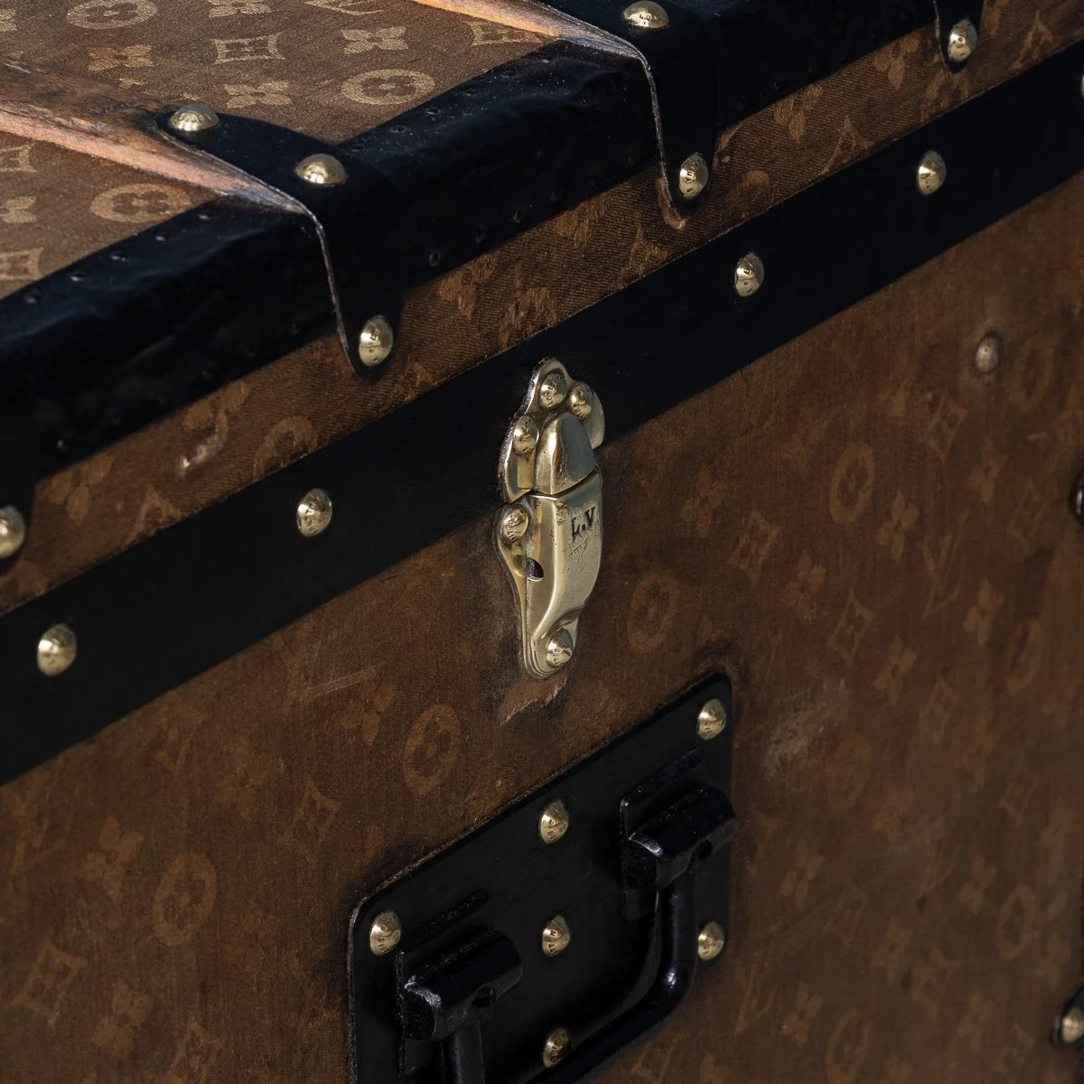 PUSHKINS.COM - B11311w - ANTIQUE 20thC LOUIS VUITTON %22MALLE HAUTE%22 TRUNK IN WOVEN CANVAS, FRANCE c.1900 - 30.jpg
