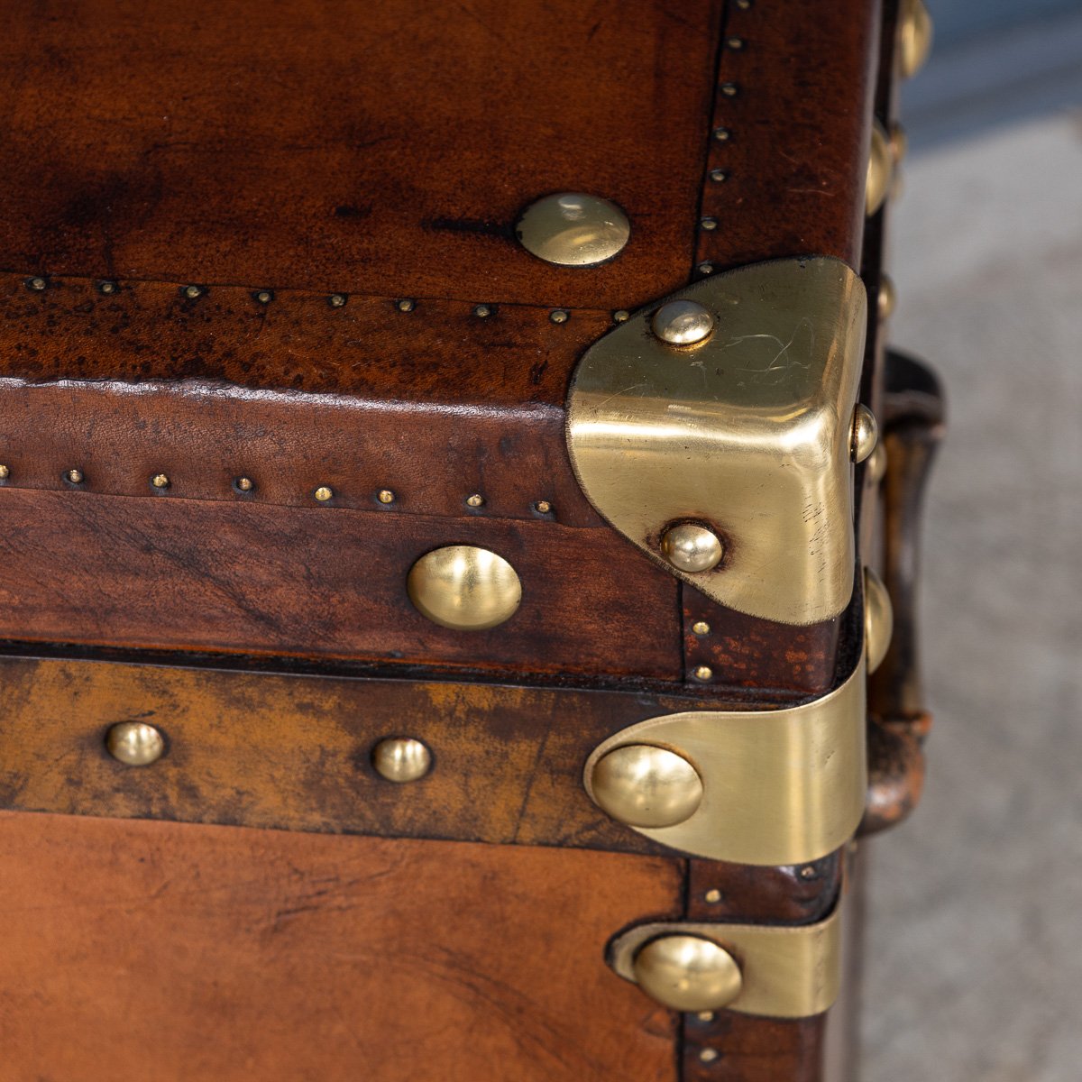 PUSHKINS.COM - B11408d - 20thC PAIR OF LEATHER CLAD ENGLISH ARMY : NAVY STYLE TRUNKS - 28.jpg