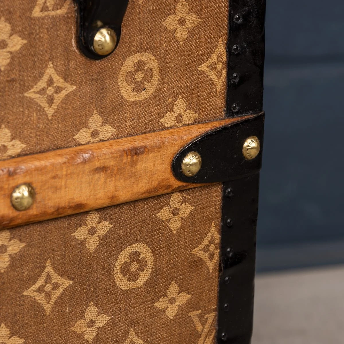 PUSHKIN'S - ANTIQUE 19thC LOUIS VUITTON TRUNK IN WOVEN CANVAS, FRANCE c.1890 - 32.jpg