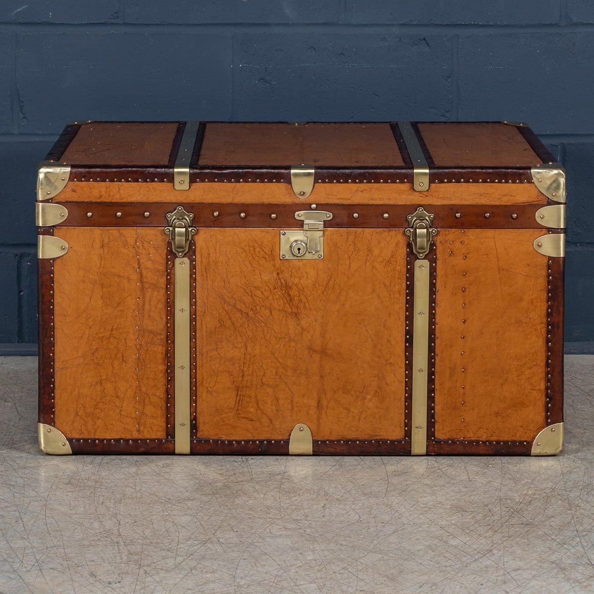 PUSHKINS.COM - B11236 - 20thC LEATHER CLAD ENGLISH ARMY : NAVY STYLE TRUNK - 04.jpg