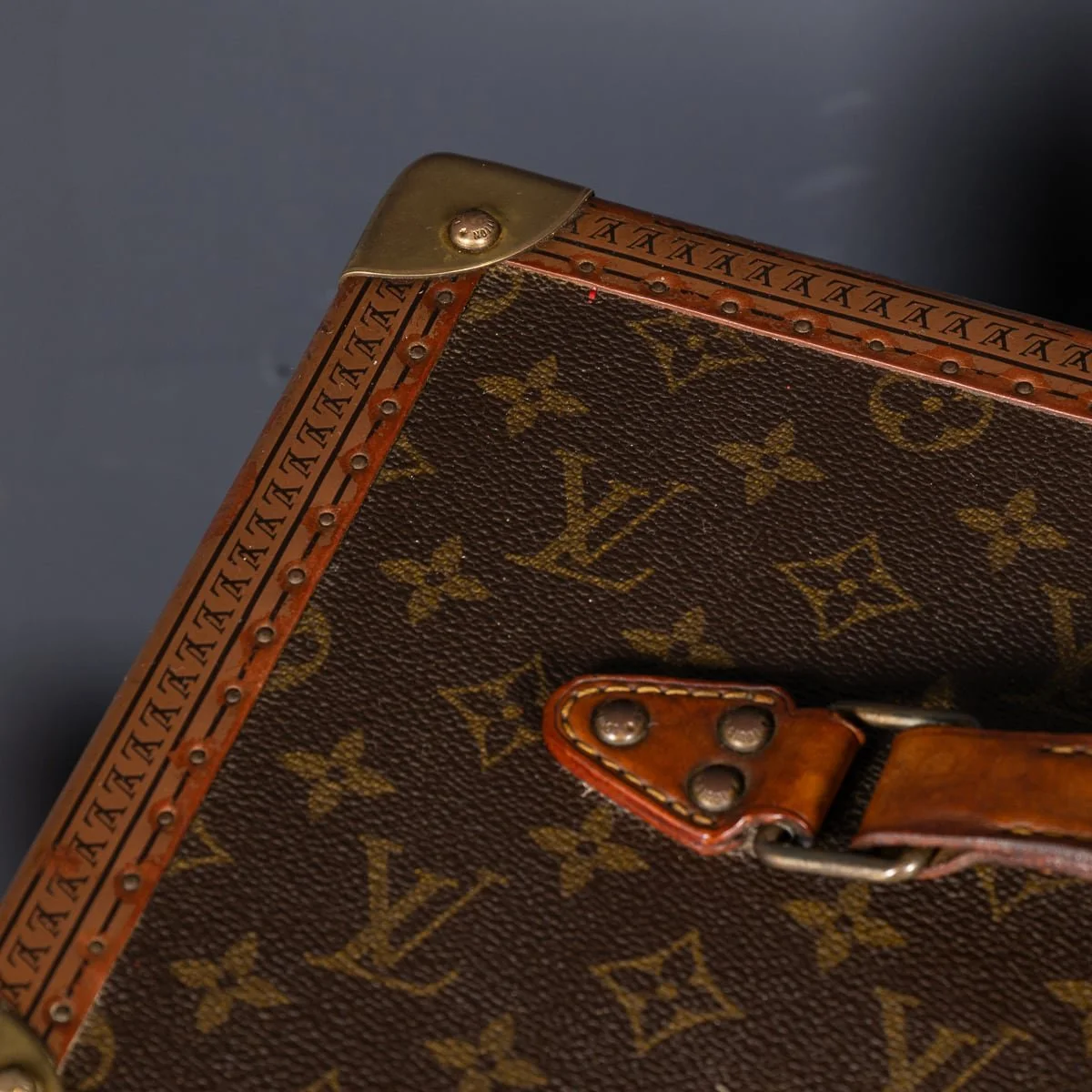 PUSHKIN'S - MID 20thC LOUIS VUITTON VANITY CASE IN MONOGRAM CANVAS, MADE IN FRANCE c.1960 - 27.jpg