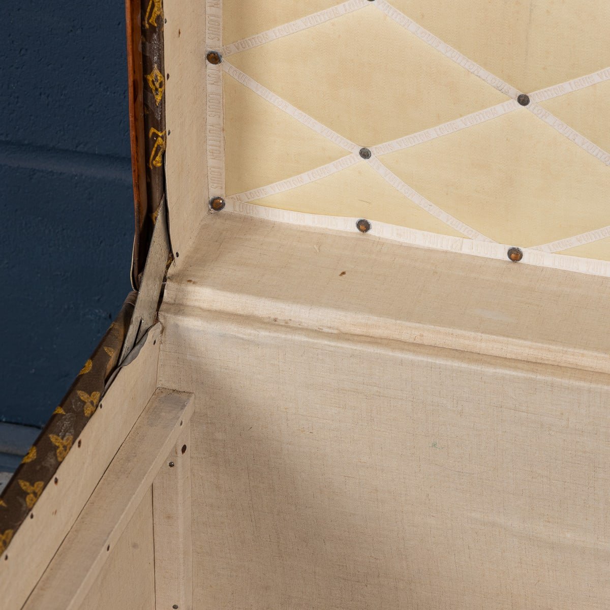 PUSHKINS.COM - B11233d - 20thC LOUIS VUITTON CABIN TRUNK IN MONOGRAM CANVAS, FRANCE c.1930 - 14.jpg