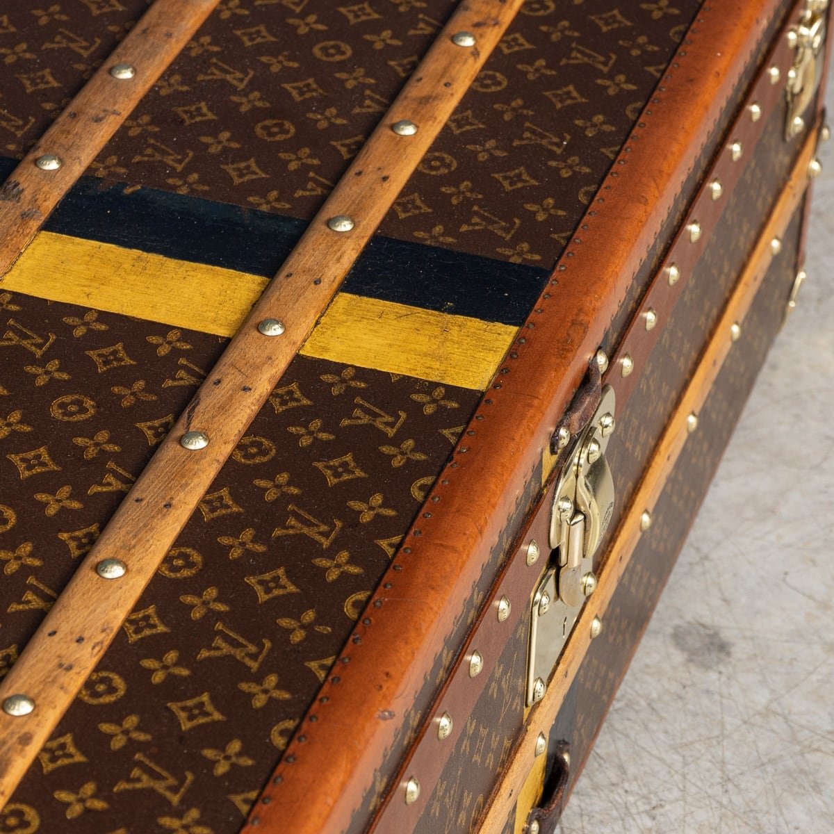 PUSHKINS.COM - B11270 - 20thC LOUIS VUITTON CABIN TRUNK IN MONOGRAM CANVAS, FRANCE c.1930 - 35.jpg