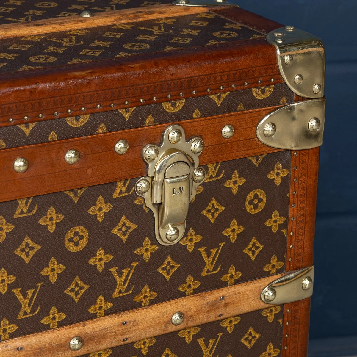 PUSHKINS.COM - B11431dw - ANTIQUE 20thC LOUIS VUITTON %22MALLE HAUTE%22 IN MONOGRAM CANVAS, FRANCE c.1920 - 22.jpg