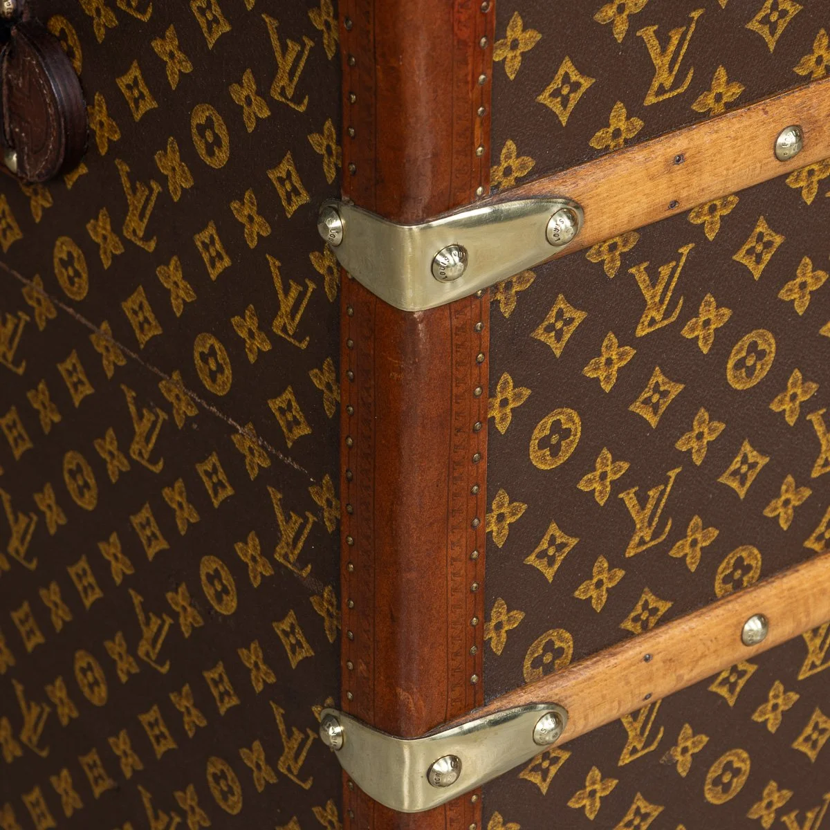 PUSHKINS.COM - B11431dw - ANTIQUE 20thC LOUIS VUITTON %22MALLE HAUTE%22 IN MONOGRAM CANVAS, FRANCE c.1920 - 29.jpg
