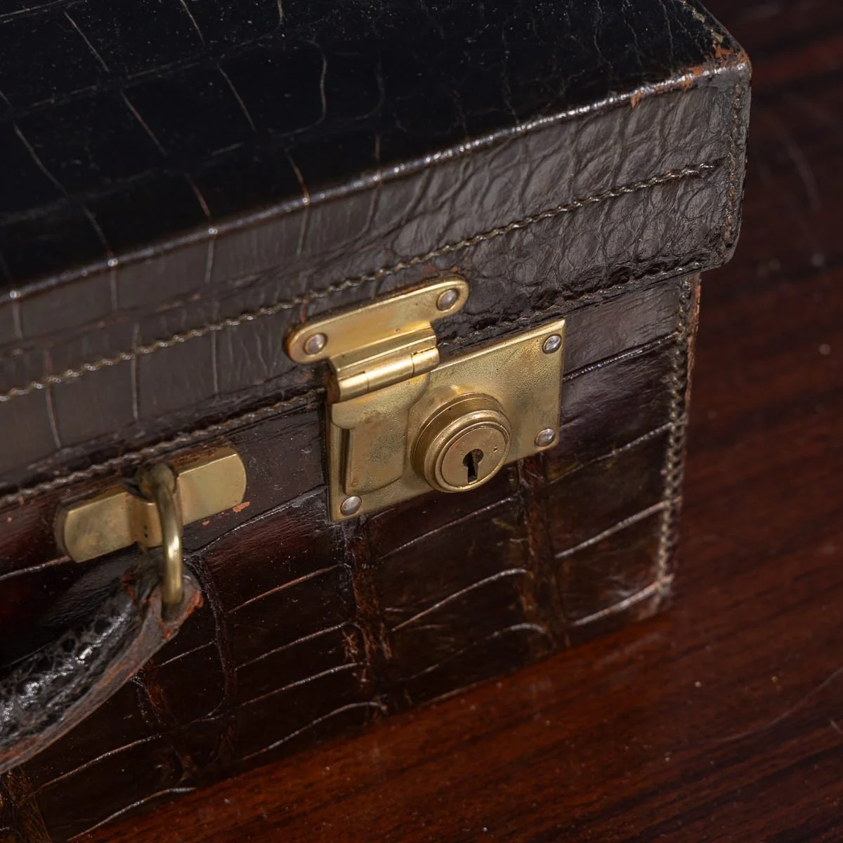 PUSHKINS.COM - B12017 - VINTAGE 20thC ENGLISH MADE CROCODILE LEATHER & BRASS VANITY CASE - 35.jpg