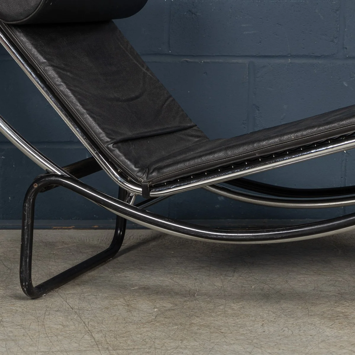 PUSHKINS.COM - B11416 - 20thC ITALIAN BLACK LEATHER CHAISE LOUNGE AFTER LE CORBUSIER c.1980 - 18.jpg