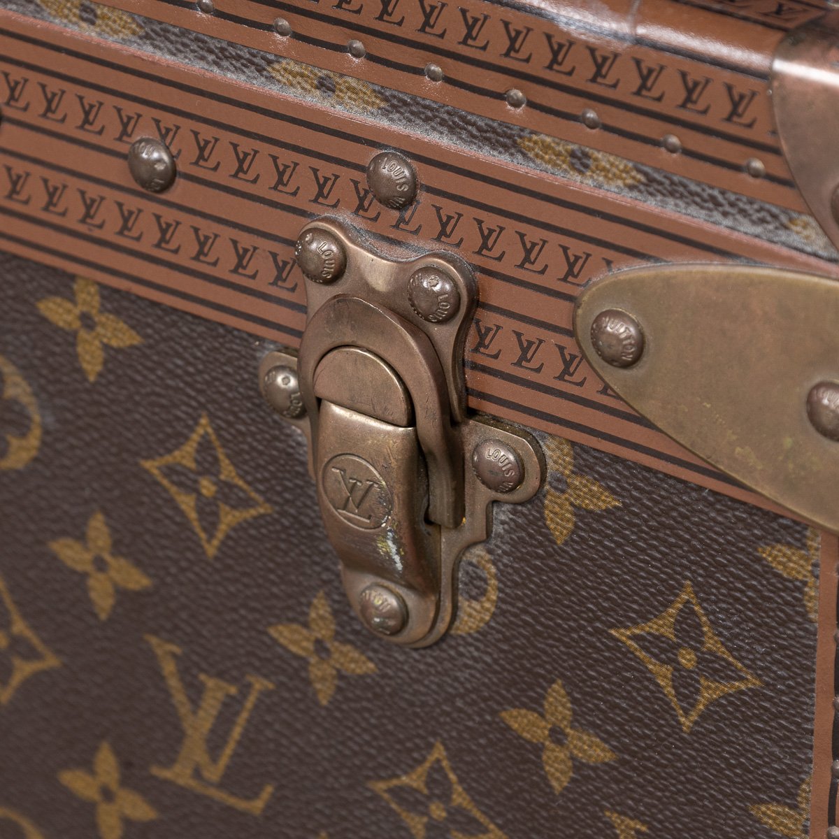 PUSHKINS.COM - B11399 - 20thC LOUIS VUITTON SUITCASE IN MONOGRAM CANVAS, FRANCE - 18.jpg