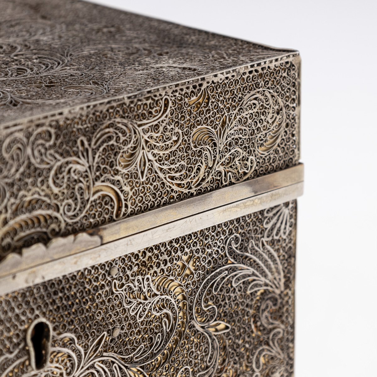 PUSHKINS.COM - J11070 - ANTIQUE 17thC INDO-PORTUGUESE SOLID SILVER FILIGREE TEA CHEST, GOA c.1680 - 23.jpg