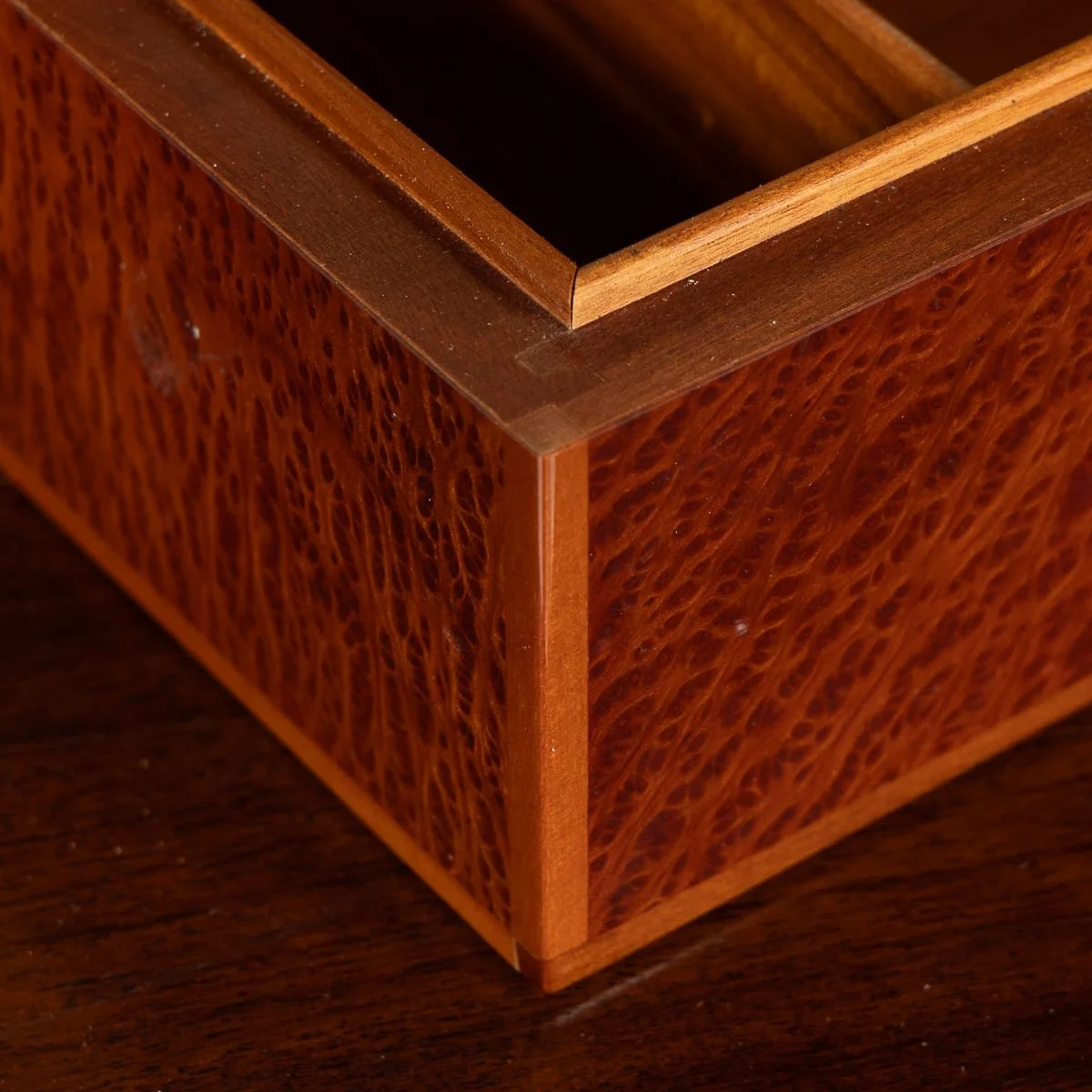 PUSHKINS.COM - B12031 - VINTAGE 20thC BURR WALNUT CIGAR HUMIDOR BY DUNHILL, ENGLAND - 21.jpg