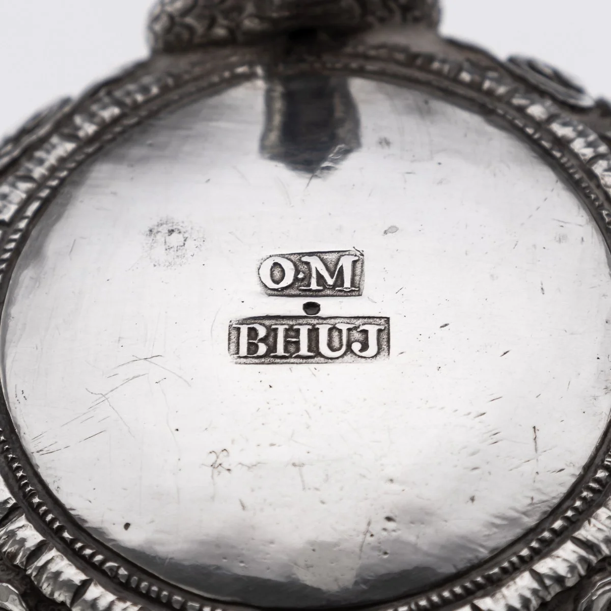 PUSHKINS.COM - A00013 - ANTIQUE 19thC INDIAN SOLID SILVER CONDIMENT SET, OOMERSI MAWJI, BHUJ c.1890 - 26.jpg