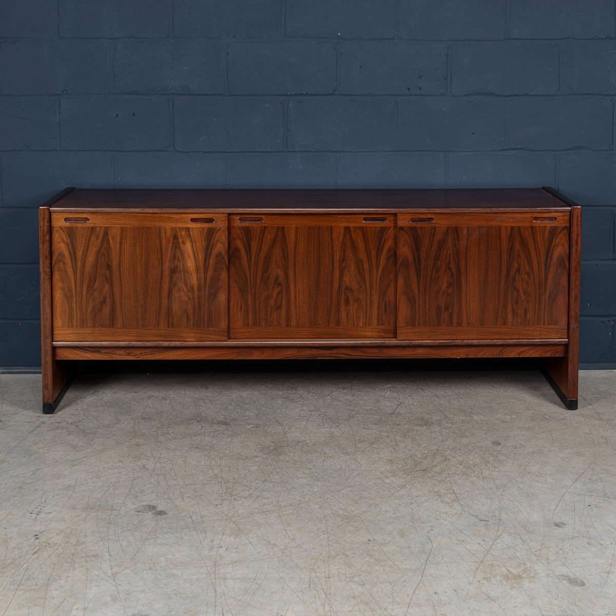 PUSHKINS.COM - B11243 - 20thC DANISH ROSEWOOD SIDEBOARD BY SKOVBY MØBELFABRIK A:S c.1960 - 03.jpg
