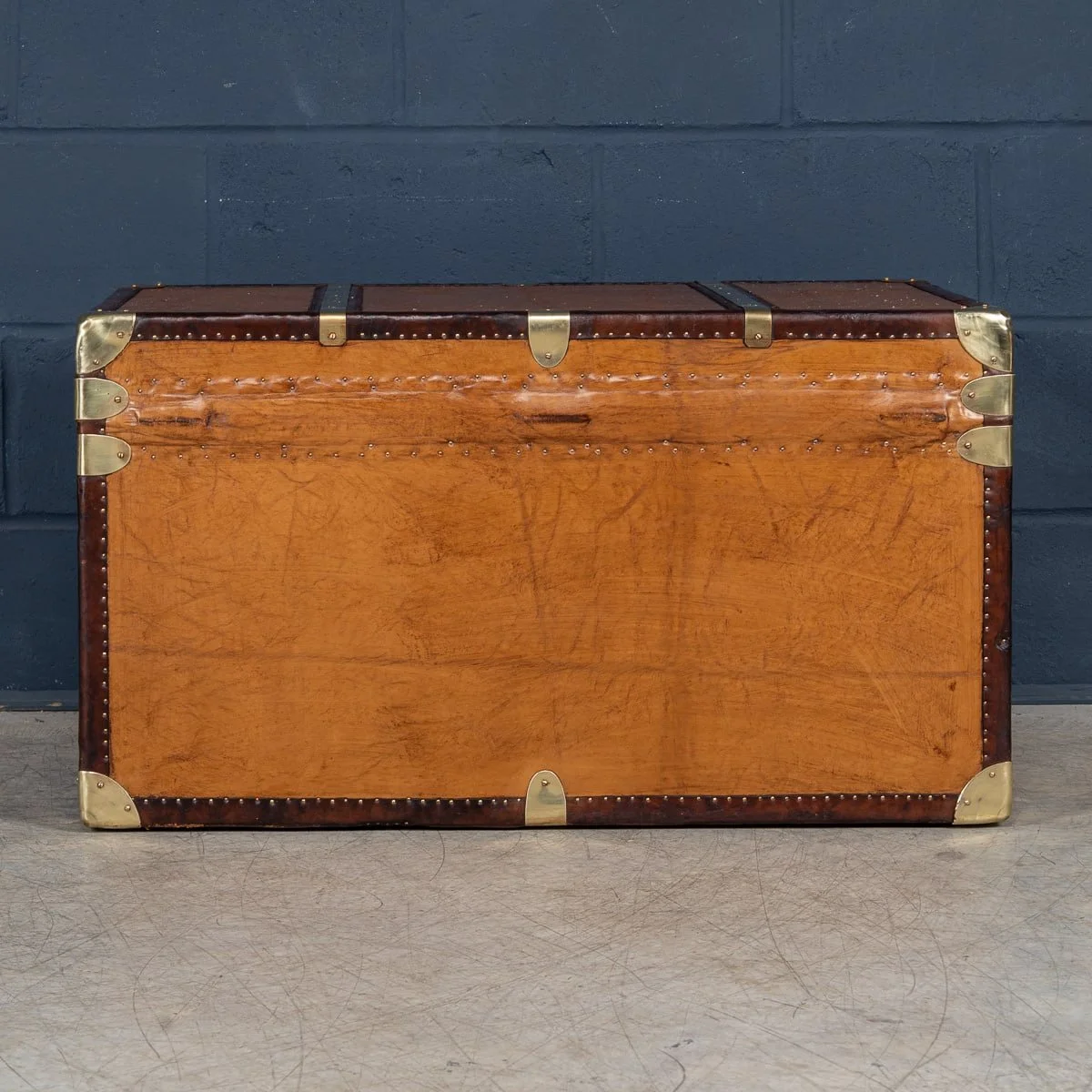 PUSHKINS.COM - B11236 - 20thC LEATHER CLAD ENGLISH ARMY : NAVY STYLE TRUNK - 06.jpg