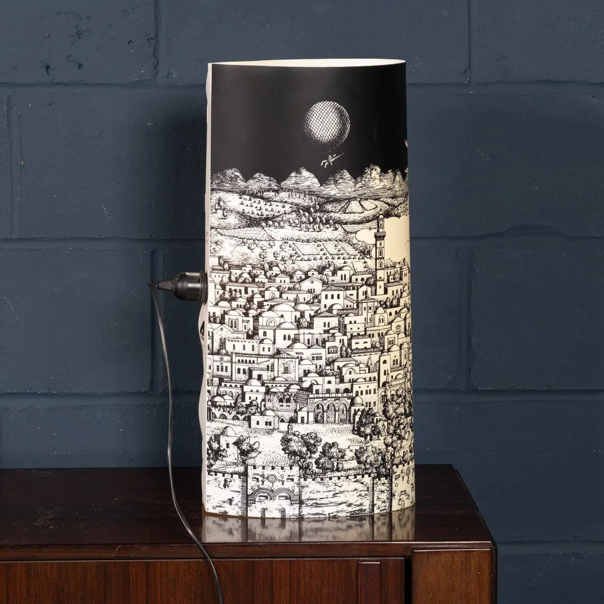 PUSHKINS.COM - B12367 - VINTAGE 20thC ITALIAN FORNASETTI "LUNA CITTÀ" TABLE LAMP BY ANTONANGELI - 08.jpg