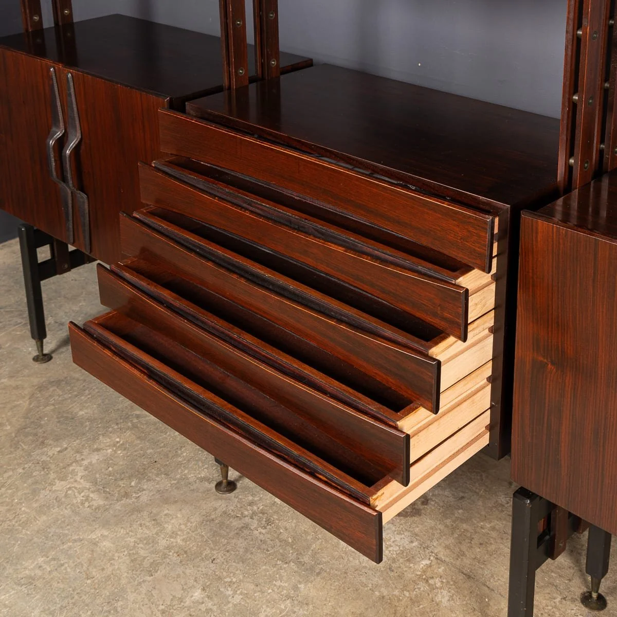 PUSHKINS.COM - D11754 - 20thC ITALIAN MODULAR HARDWOOD WALL CABINET ATTRIBUTABLE TO FRANCO ALBINI c.1950 - 36.jpg