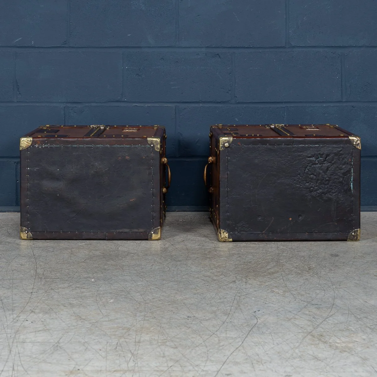 PUSHKINS.COM - B11410d - 20thC PAIR OF LEATHER CLAD ENGLISH ARMY : NAVY STYLE TRUNKS - 08.jpg