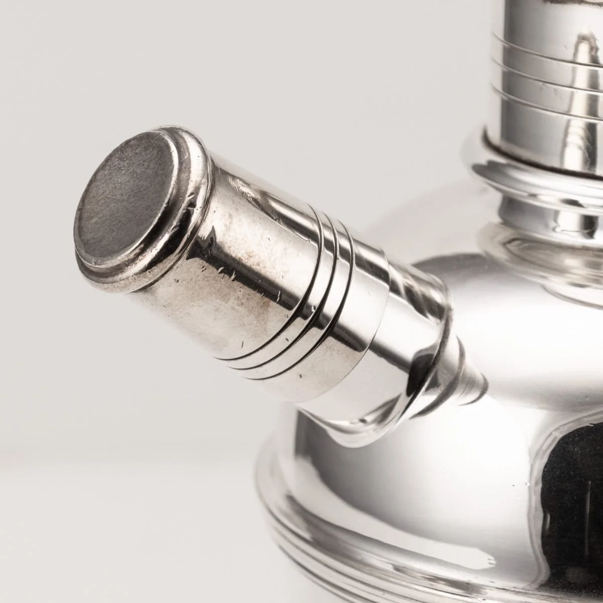 PUSHKINS.COM - Z12459 - ANTIQUE 20thC LARGE ART DECO SILVER PLATED COCKTAIL SHAKER, BIRMINGHAM c.1925 - 10.jpg