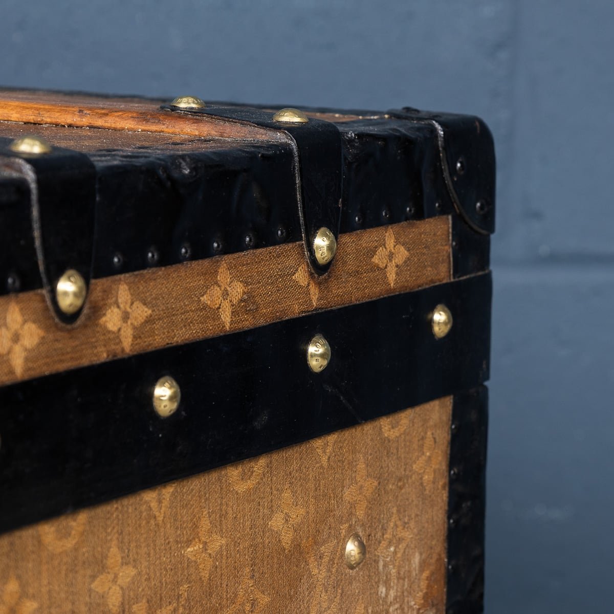 PUSHKINS.COM - 20thC LOUIS VUITTON TRUNK IN WOVEN CANVAS, FRANCE c.1900 - 33.jpg