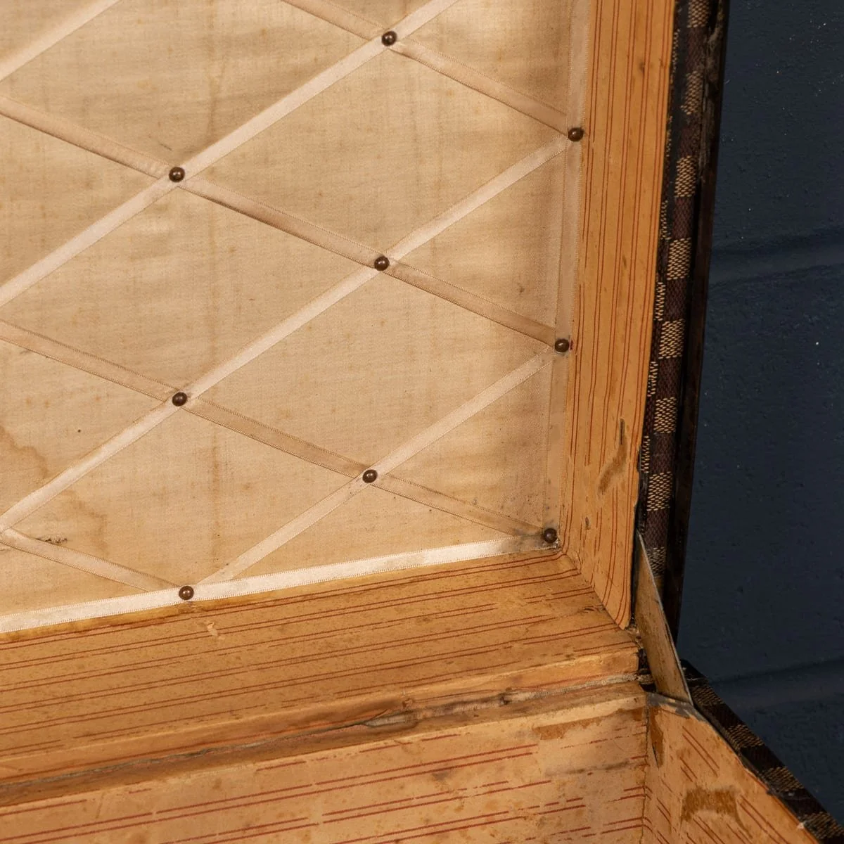 PUSHKINS.COM - B11870 - ANTIQUE 20thC LOUIS VUITTON 'MALLE HAUTE' TRUNK IN DAMIER CANVAS, FRANCE c.1900 - 19.jpg