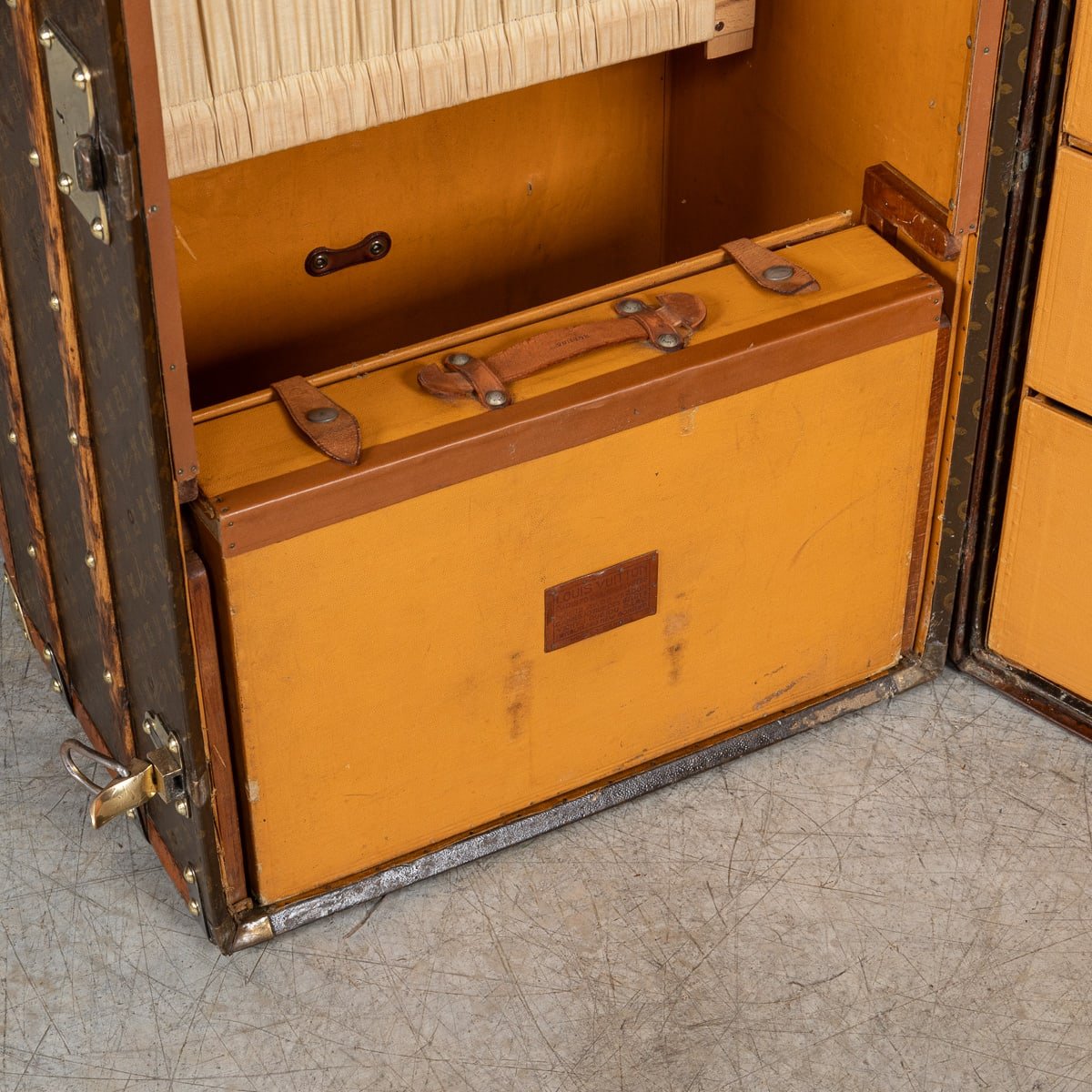 PUSHKINS.COM - B11231h - 20thC LOUIS VUITTON WARDROBE TRUNK IN MONOGRAM CANVAS, FRANCE - 18.jpg