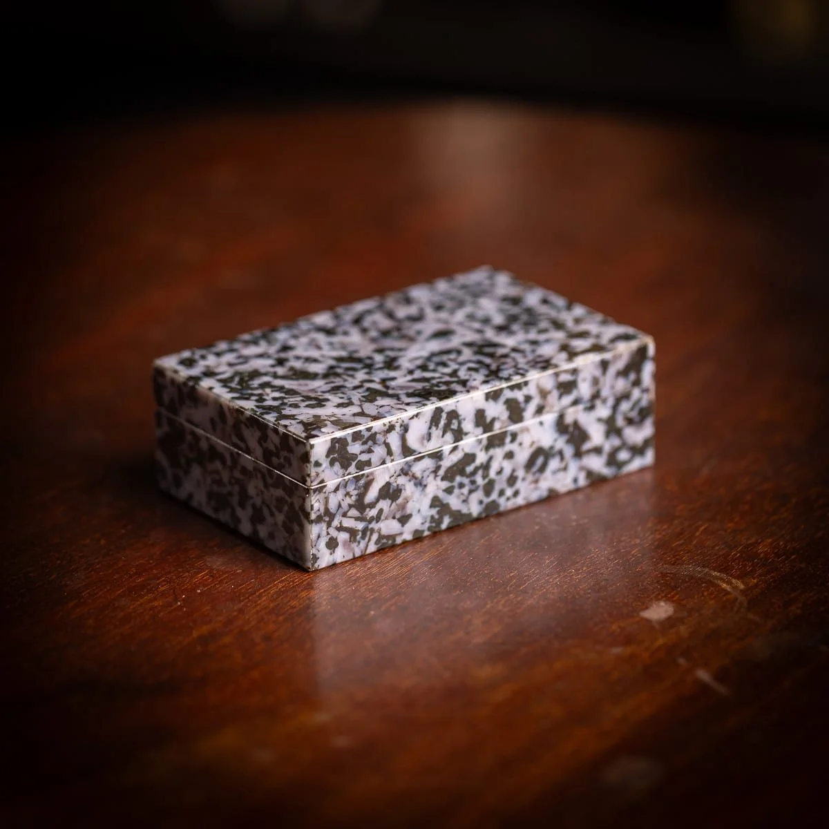 PUSHKINS.COM - D11810 - VINTAGE 20thC BLACK EPIDOTE STONE BOX c.1960 - 3.jpg