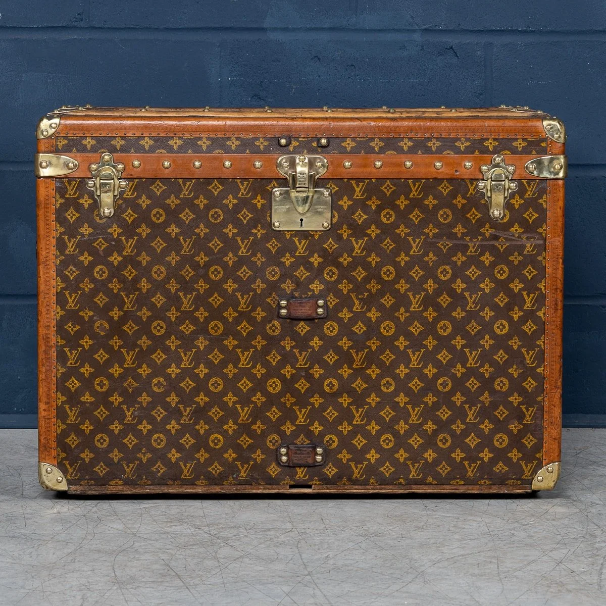 PUSHKIN'S - ANTIQUE 20thC LOUIS VUITTON HAT TRUNK IN MONOGRAM CANVAS, PARIS c.1920 - 4.jpg