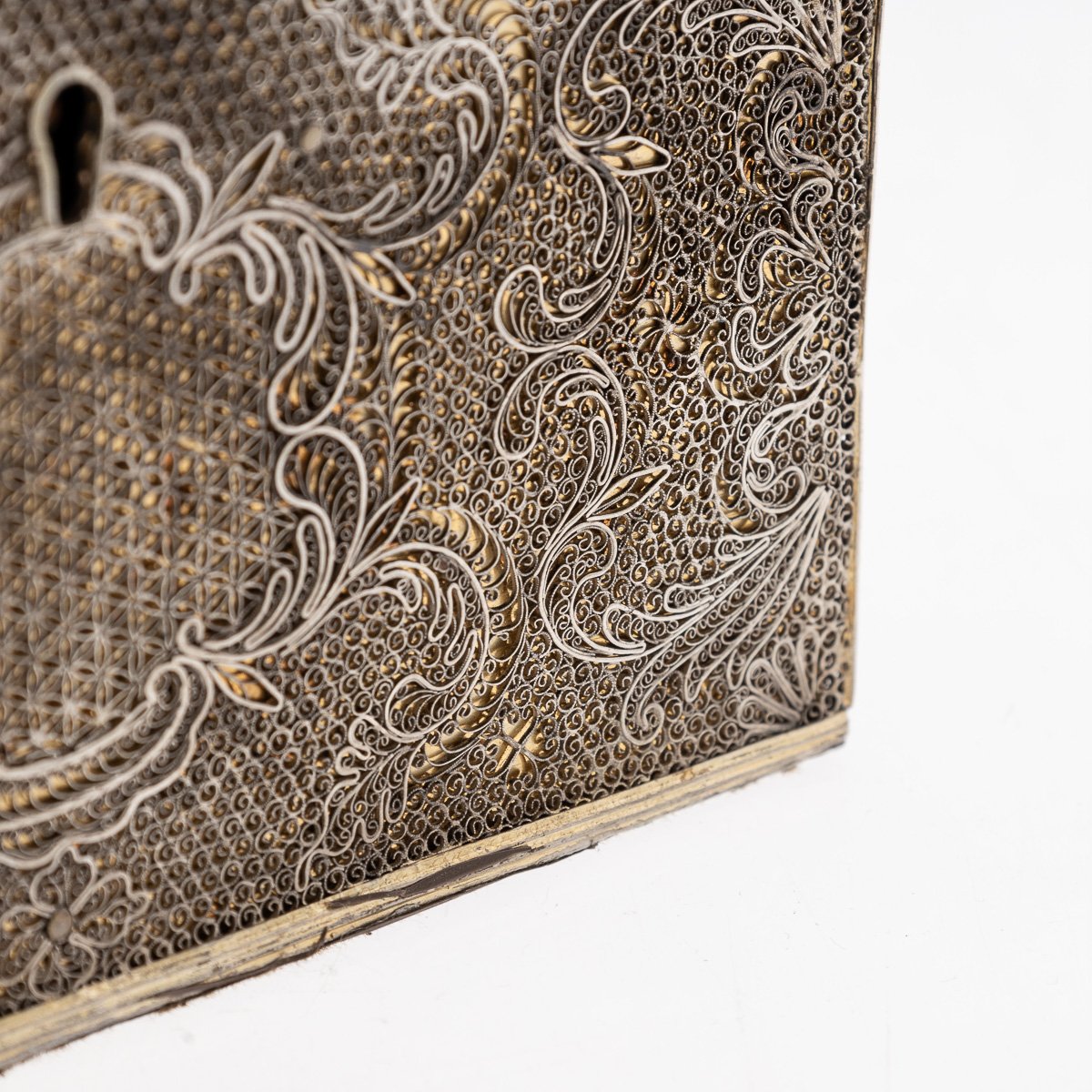 PUSHKINS.COM - J11070 - ANTIQUE 17thC INDO-PORTUGUESE SOLID SILVER FILIGREE TEA CHEST, GOA c.1680 - 22.jpg