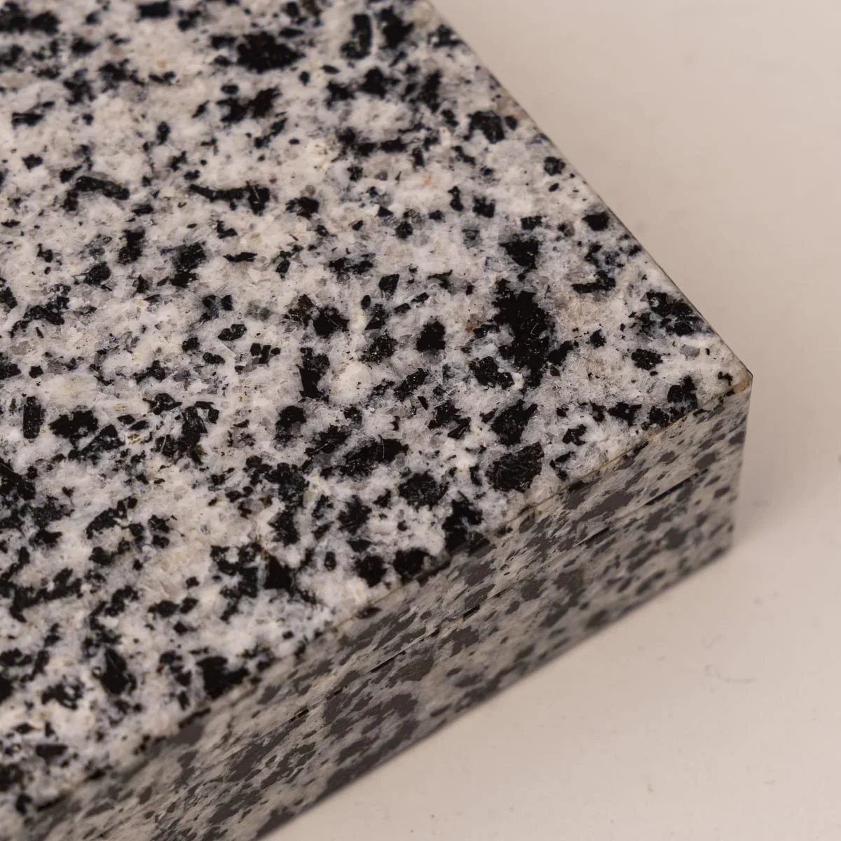 PUSHKINS.COM - D11815 - VINTAGE 20thC ITALIAN MADE BIANCO CASTILLA STONE BOX c.1960 - 09.jpg