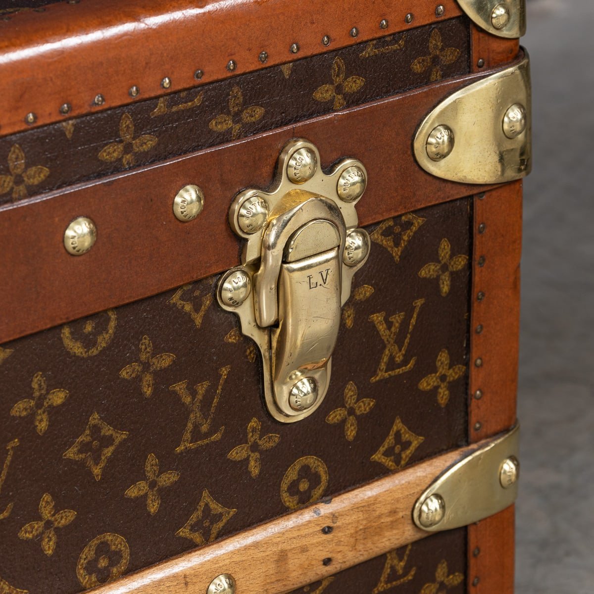 PUSHKINS.COM - B11270 - 20thC LOUIS VUITTON CABIN TRUNK IN MONOGRAM CANVAS, FRANCE c.1930 - 20.jpg