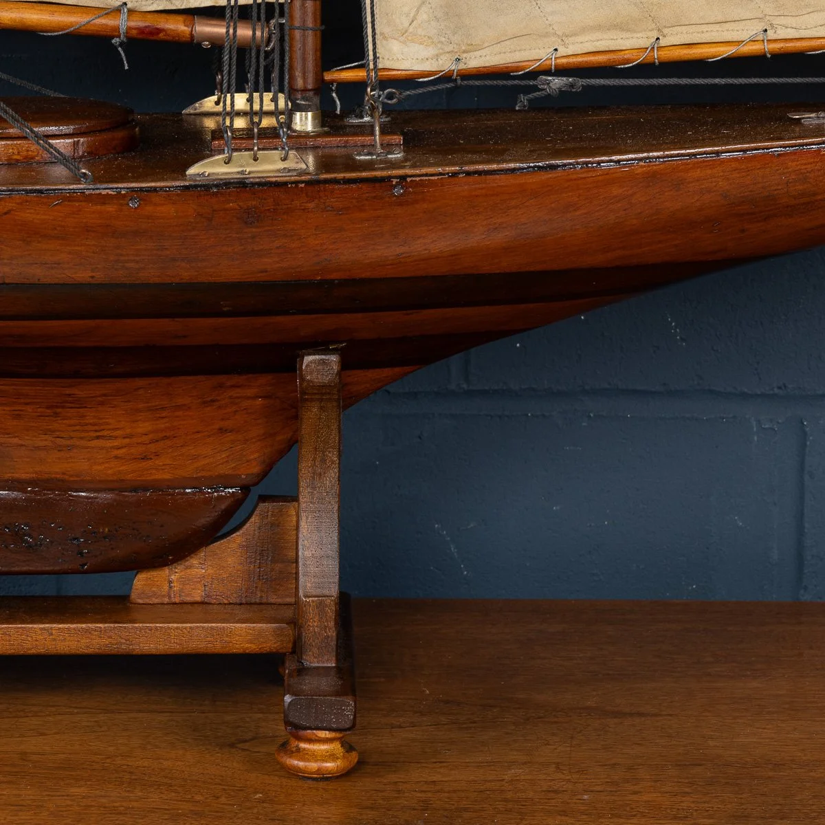 PUSHKINS.COM - B11426 - ANTIQUE 20thC LARGE ENGLISH CARVED HULL POND YACHT c.1920 - 42.jpg