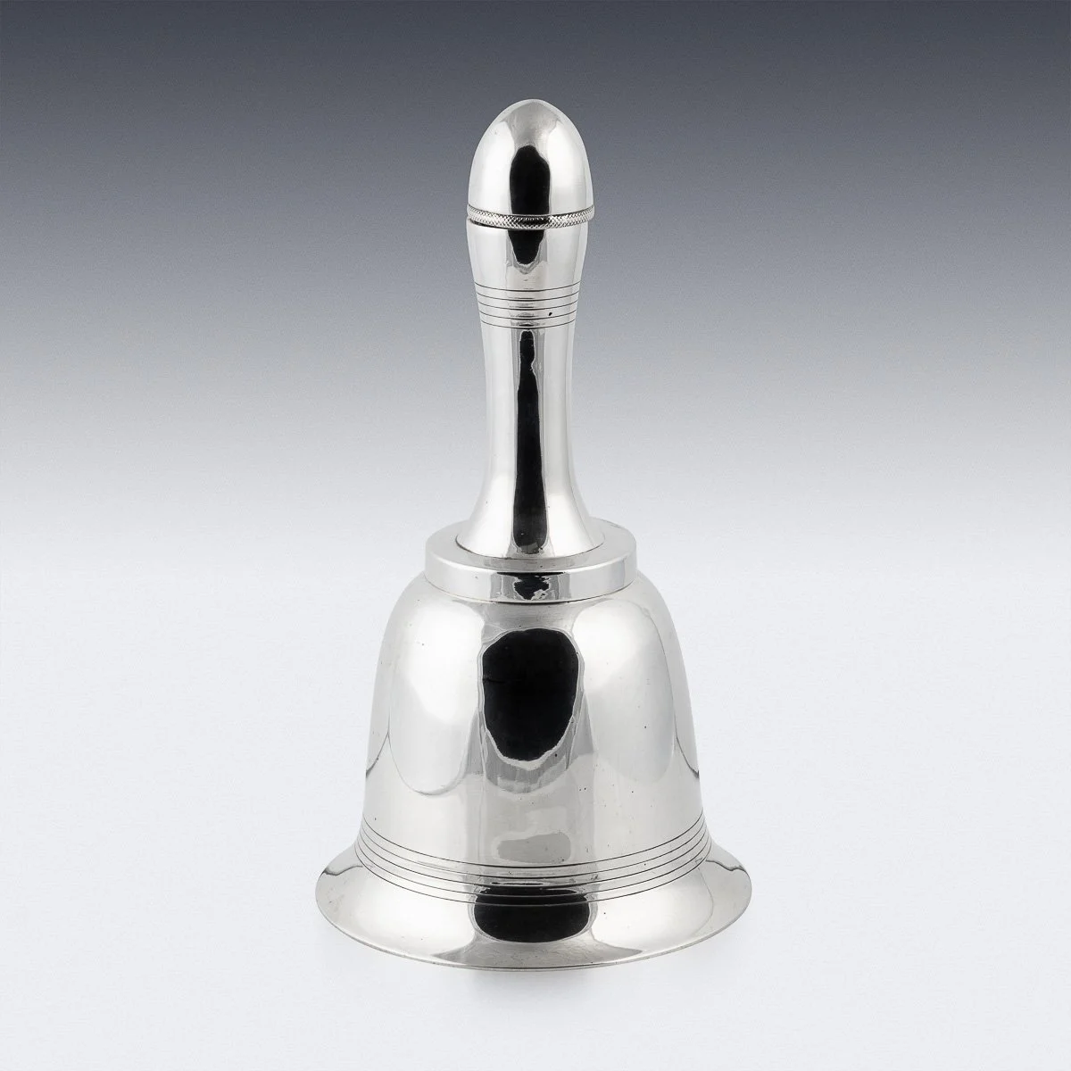 PUSHKINS.COM - B11420 - NOVELTY 20thC SILVER PLATED %22BELL-FORM%22 COCKTAIL SHAKER, HUKIN & HEATH c.1930 - 04.jpg