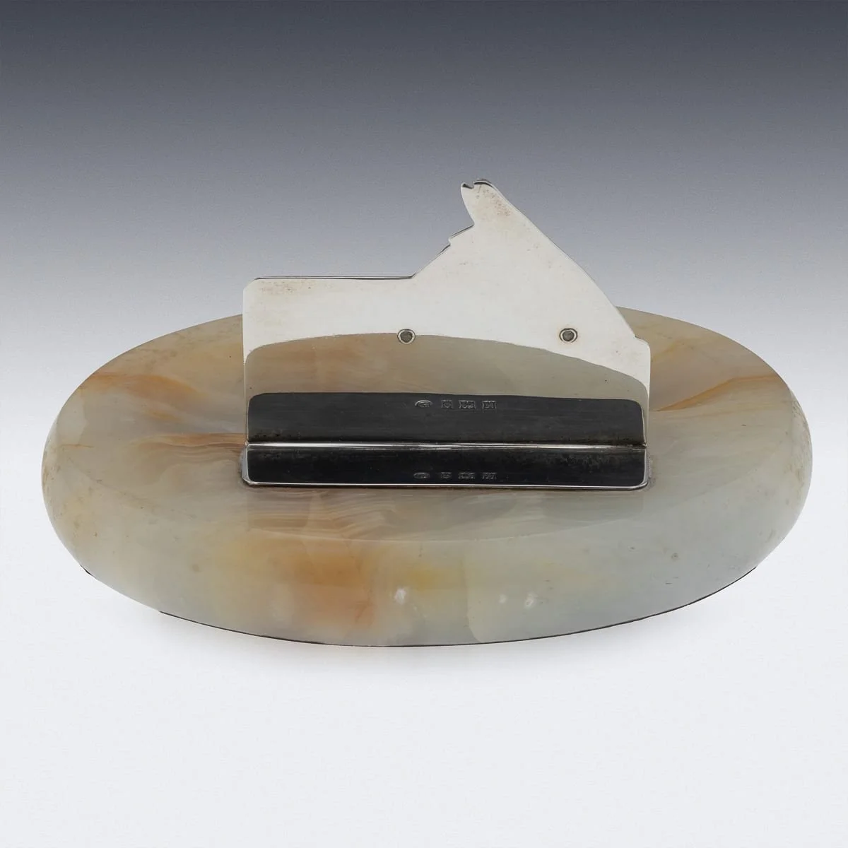 PUSHKINS.COM - J12217 - VINTAGE 20thC ENGLISH SOLID SILVER & AGATE HORSE RACING THEMED ASHTRAY c.1957 - 05.jpg