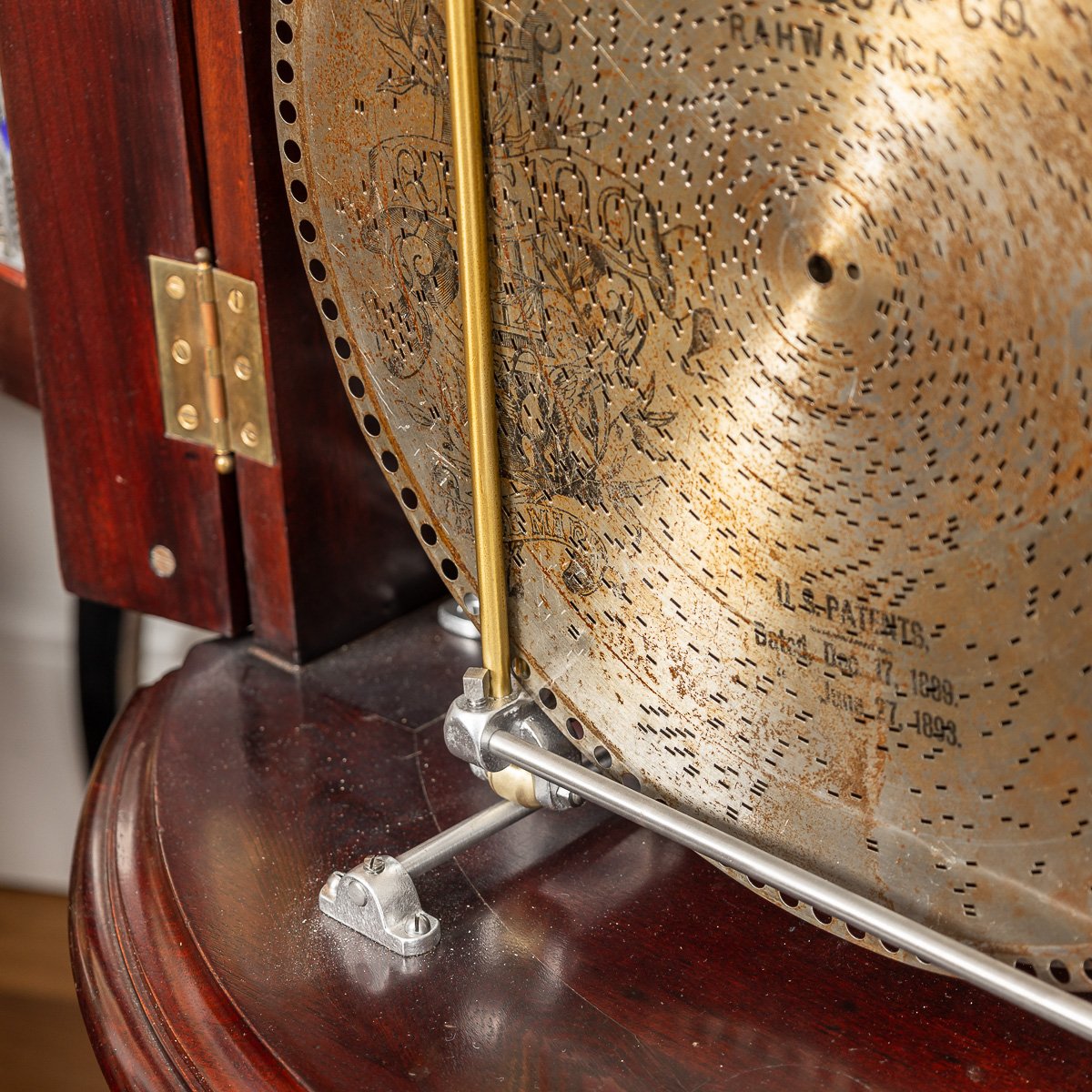 PUSHKINS.COM - NS11405 - ANTIQUE 20thC AMERICAN %22THE REGINA CO%22 12 DISC AUTOMATIC MUSIC PLAYING CABINET BOX c.1900 - 54.jpg