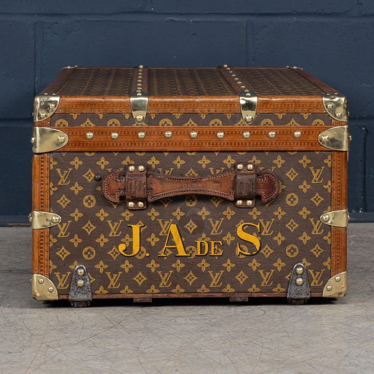 PUSHKINS.COM - B11233d - 20thC LOUIS VUITTON CABIN TRUNK IN MONOGRAM CANVAS, FRANCE c.1930 - 07.jpg
