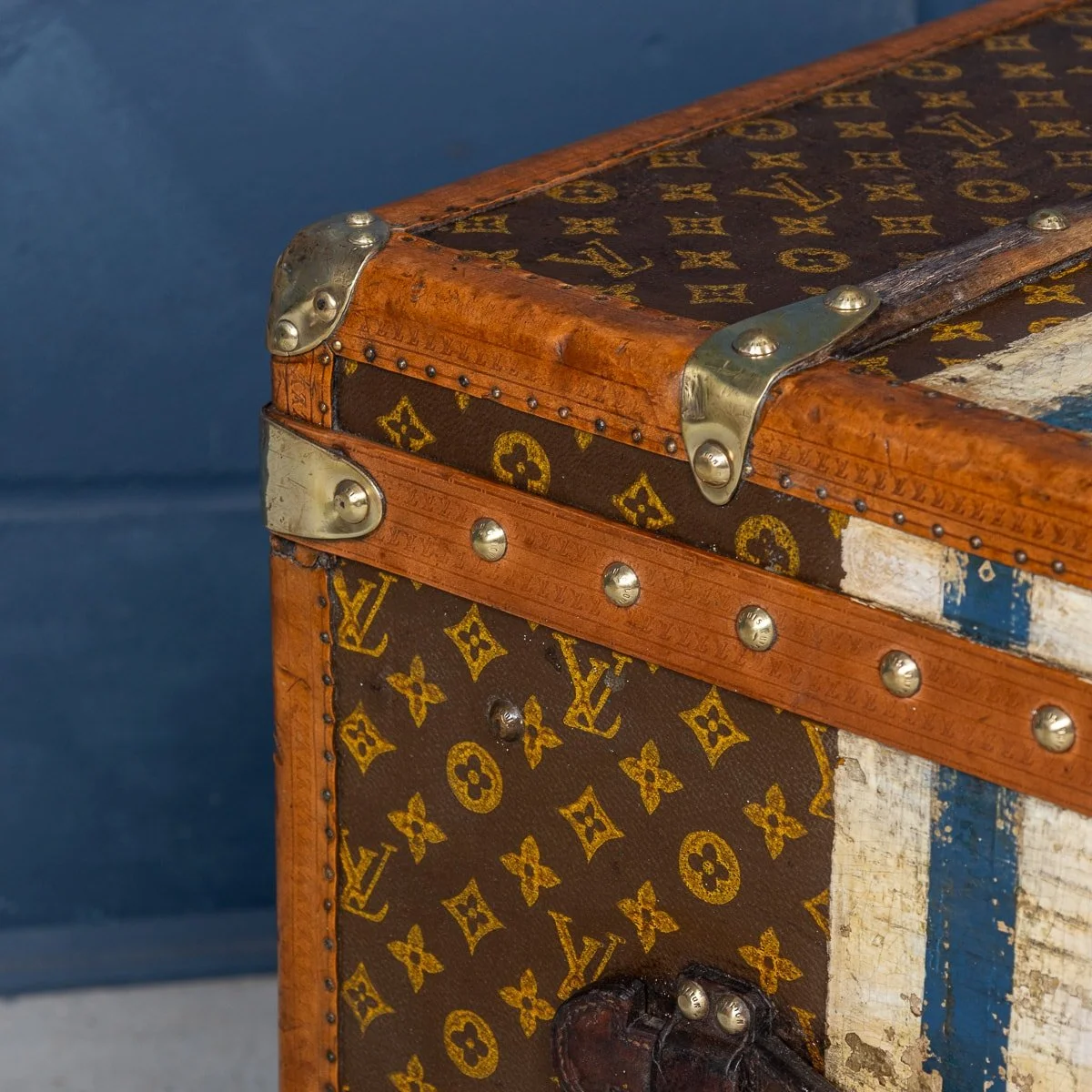 PUSHKIN'S - ANTIQUE 20thC LOUIS VUITTON HAT TRUNK IN MONOGRAM CANVAS, PARIS c.1920 - 35.jpg