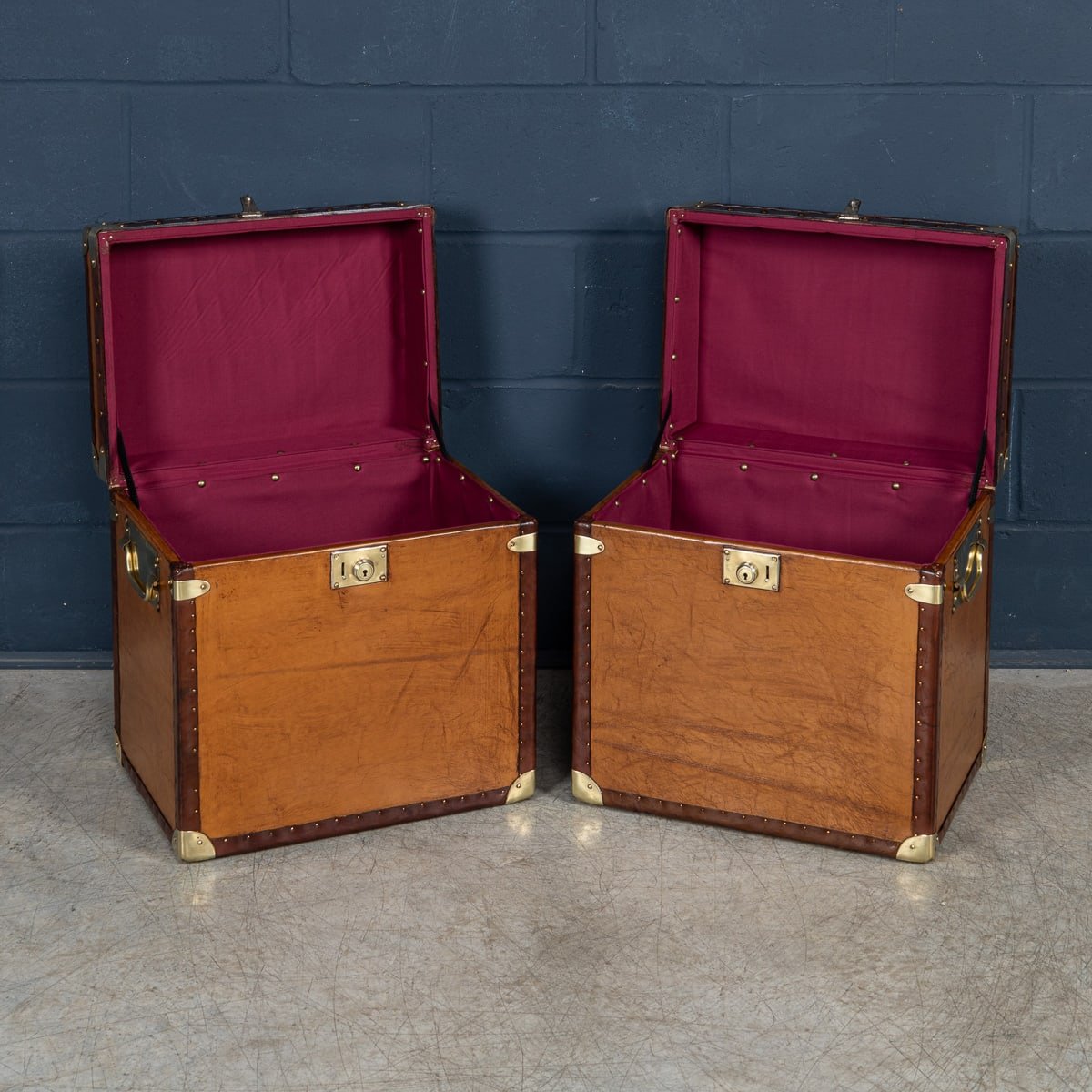PUSHKINS.COM - B11174 - 20thC PAIR OF LEATHER CLAD ENGLISH ARMY : NAVY STYLE TRUNKS - 10.jpg