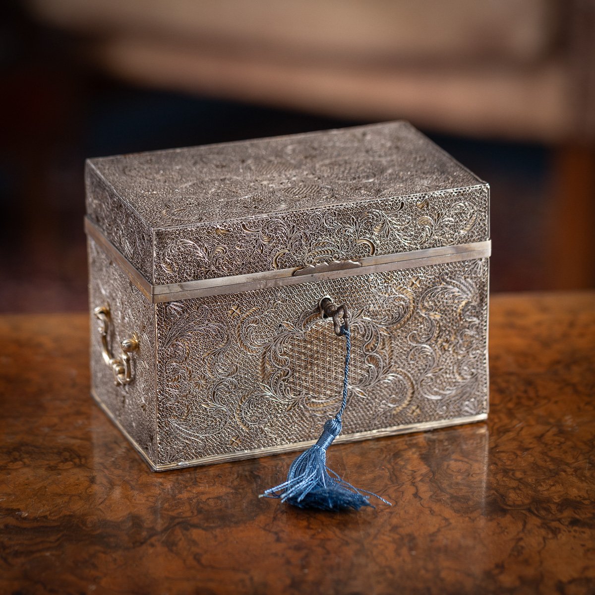 PUSHKINS.COM - J11070 - ANTIQUE 17thC INDO-PORTUGUESE SOLID SILVER FILIGREE TEA CHEST, GOA c.1680 - 03.jpg