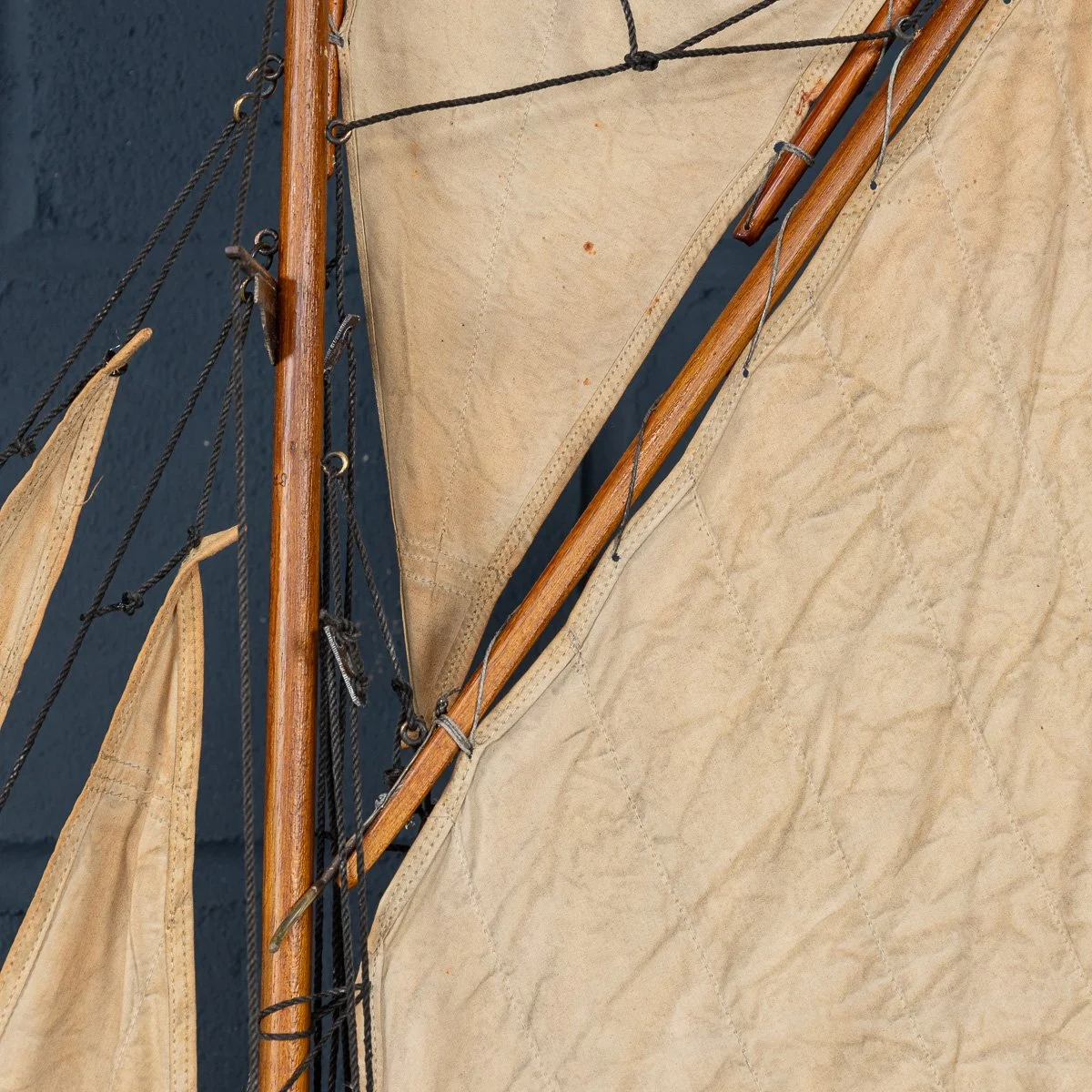 PUSHKINS.COM - B11425 - VINTAGE 20thC ENGLISH GAFF RIGGED %22J CLASS%22 POND YACHT c.1930 - 25.jpg