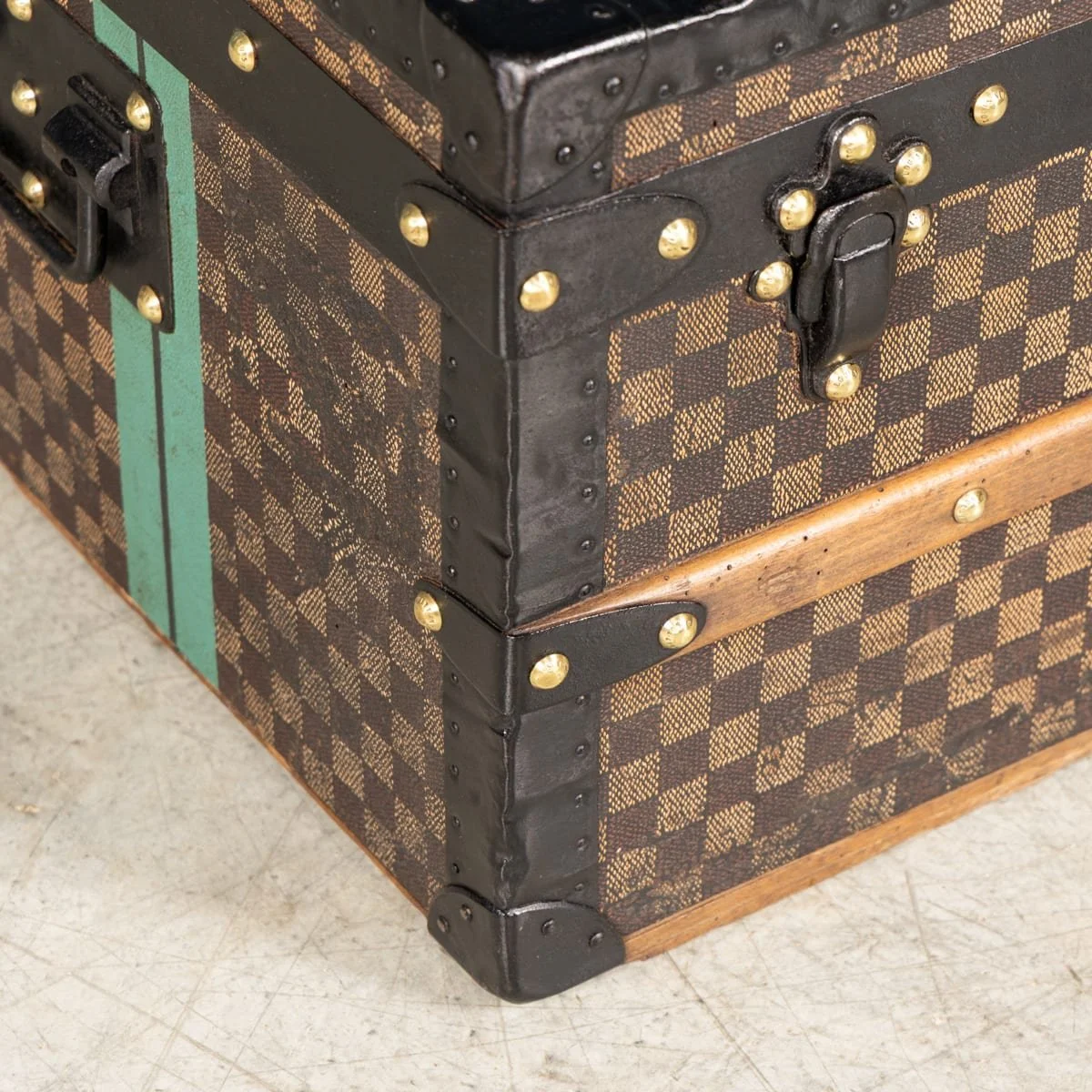 PUSHKINS.COM - B12264w - ANTIQUE 19thC LOUIS VUITTON TRUNK IN DAMIER CANVAS, FRANCE c.1890 - 38.jpg