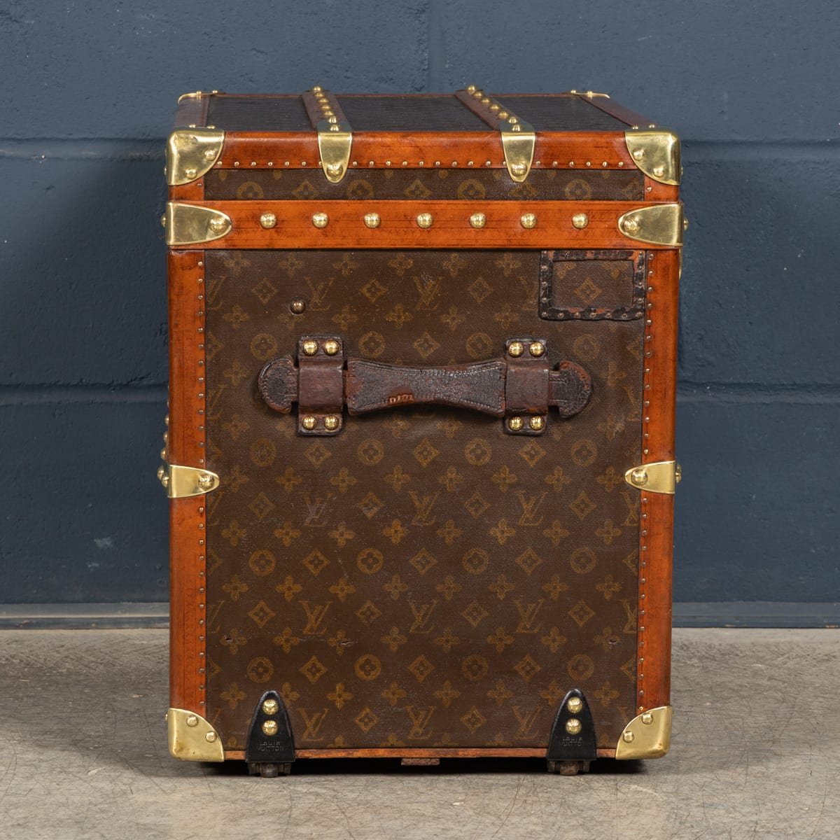 PUSHKINS.COM - B12252w - ANTIQUE 20thC LOUIS VUITTON SHOE TRUNK IN MONOGRAM CANVAS, FRANCE c.1920 - 08.jpg