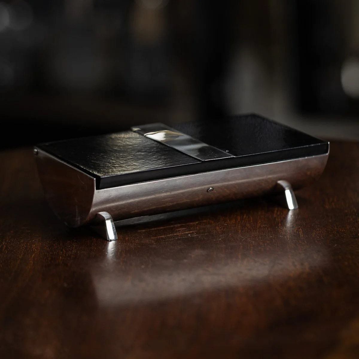 PUSHKINS.COM - D11356 - ANTIQUE 20thC ENGLISH ART DECO SOLID SILVER & LACQUER CIGARETTE BOX c.1920 - 03.jpg