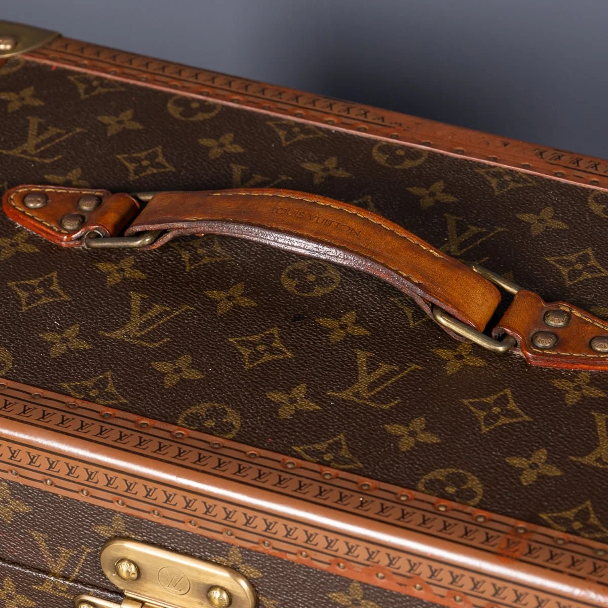 PUSHKIN'S - MID 20thC LOUIS VUITTON VANITY CASE IN MONOGRAM CANVAS, MADE IN FRANCE c.1960 - 23.jpg