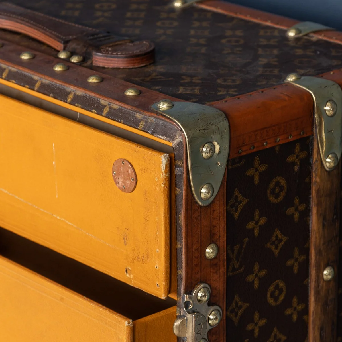 PUSHKINS.COM - B11504d - ANTIQUE 20thC LOUIS VUITTON HAT TRUNK IN WOVEN CANVAS, FRANCE c.1890 - 24.jpg