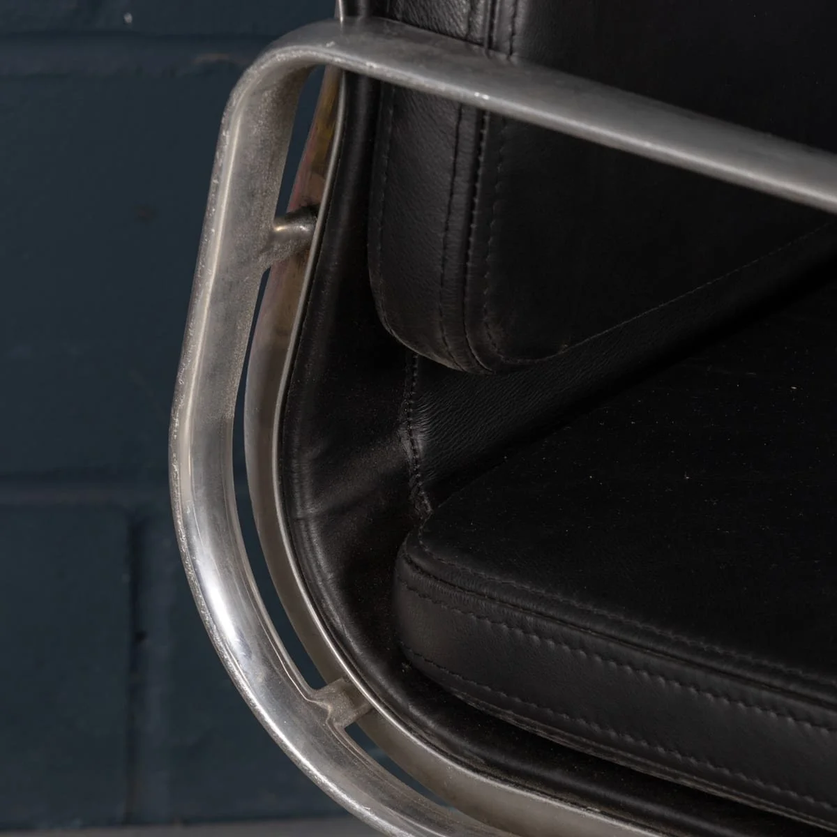 PUSHKINS.COM - B12276d - VINTAGE 20thC EA217 CHAIR IN BLACK LEATHER BY CHARLES & RAY EAMES FOR ICF - 13.jpg