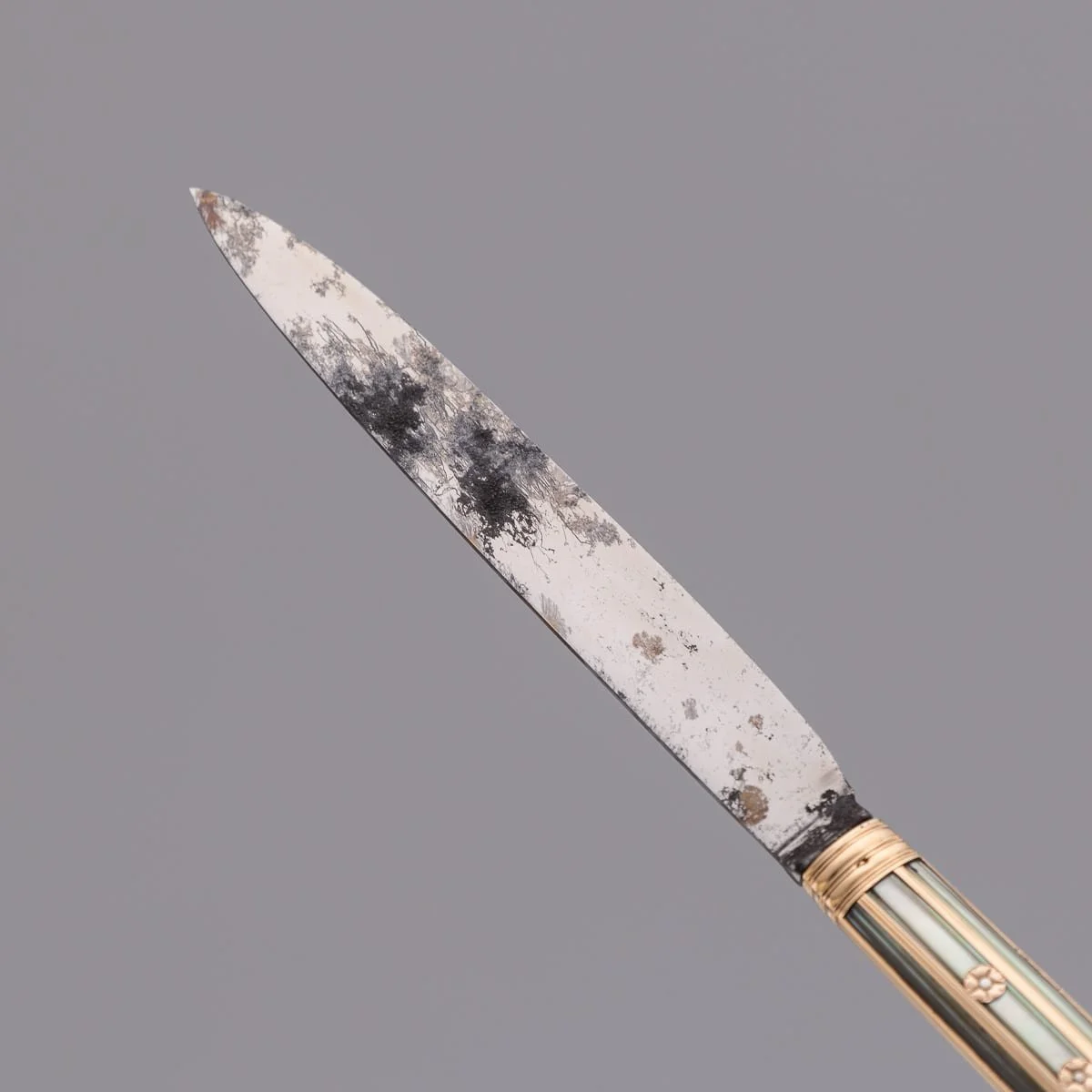 PUSHKINS.COM - A00133 - ANTIQUE 18thC FRENCH LOUIS XVI GOLD & MOTHER OF PEARL TRAVELLING KNIFE c.1784 - 21.jpg