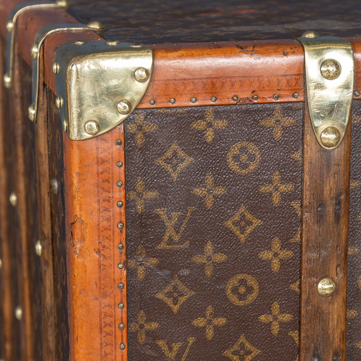 PUSHKINS.COM - B11504d - ANTIQUE 20thC LOUIS VUITTON HAT TRUNK IN WOVEN CANVAS, FRANCE c.1890 - 40.jpg