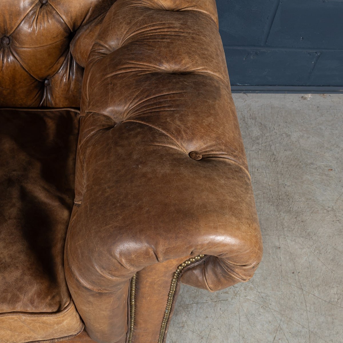 PUSHKINS.COM - B11240 - VINTAGE 20thC ENGLISH BROWN LEATHER CHESTERFIELD ARMCHAIR BY HALO - 15.jpg